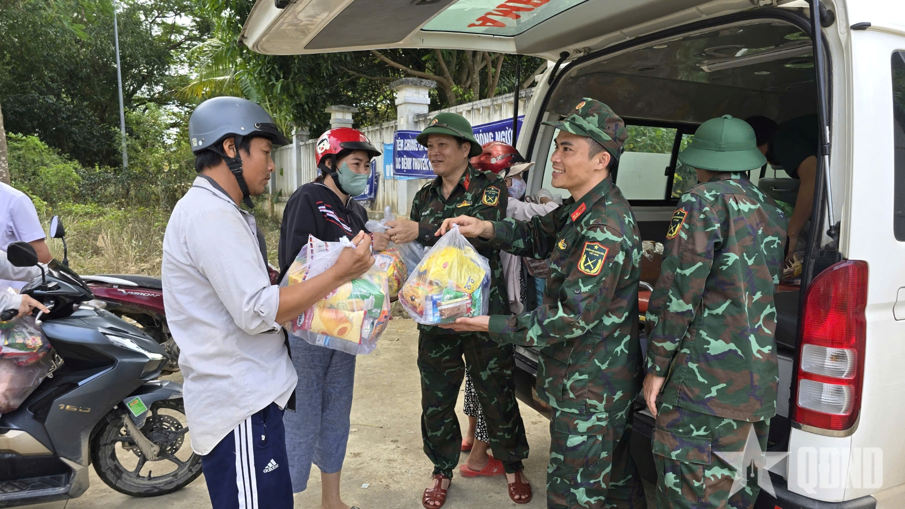 Bệnh viện Quân y 87 nỗ lực giúp dân khắc phục hậu quả thiên tai